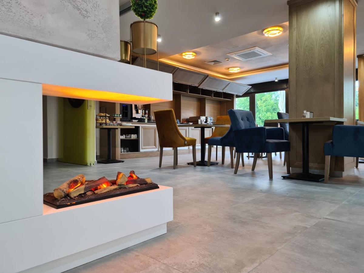 Hotel New Wolf à Bran  Extérieur photo