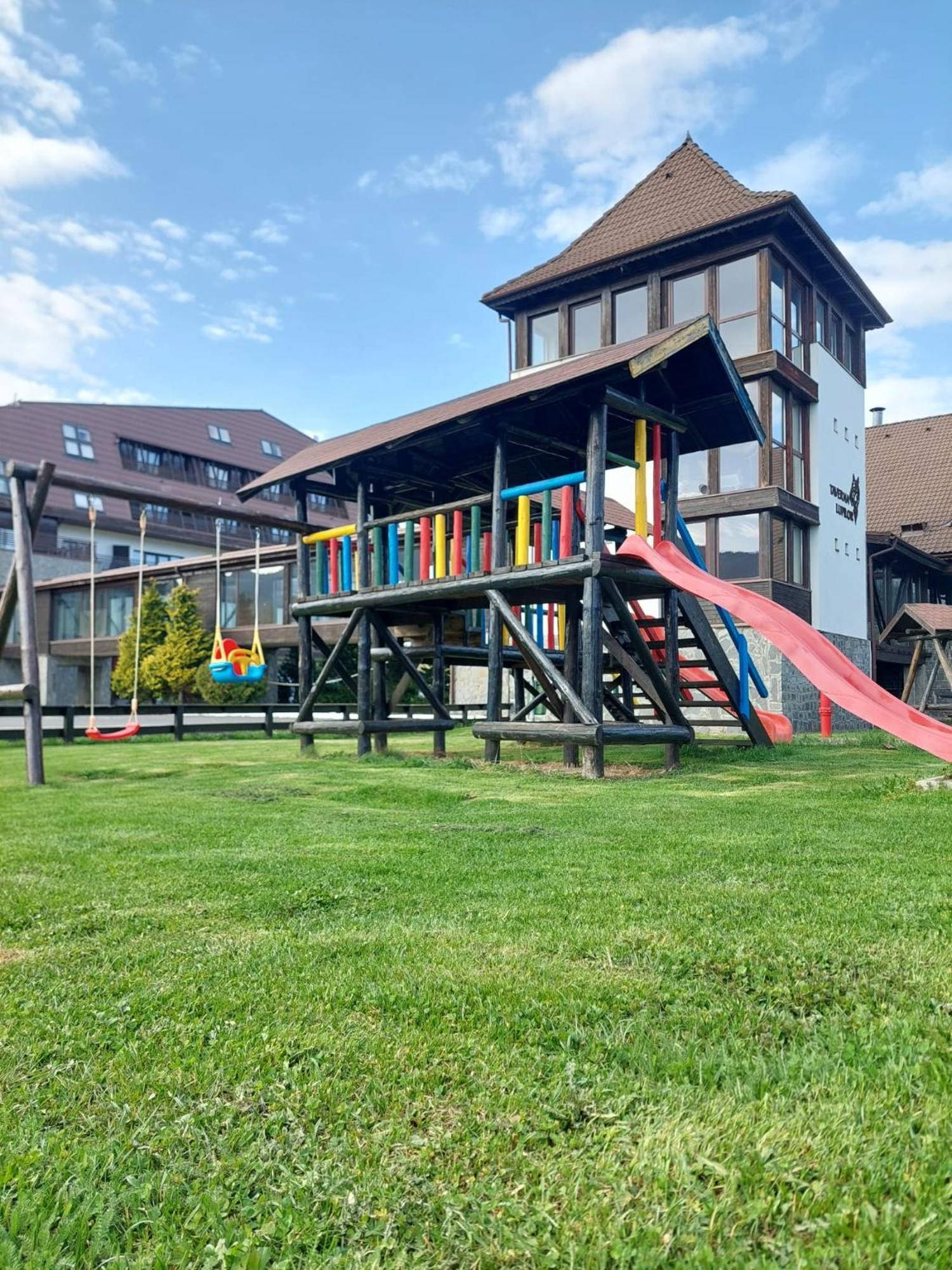 Hotel New Wolf à Bran  Extérieur photo